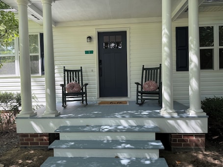 Exterior detail. The Nook in Kilmarnock Va 3 bedroom