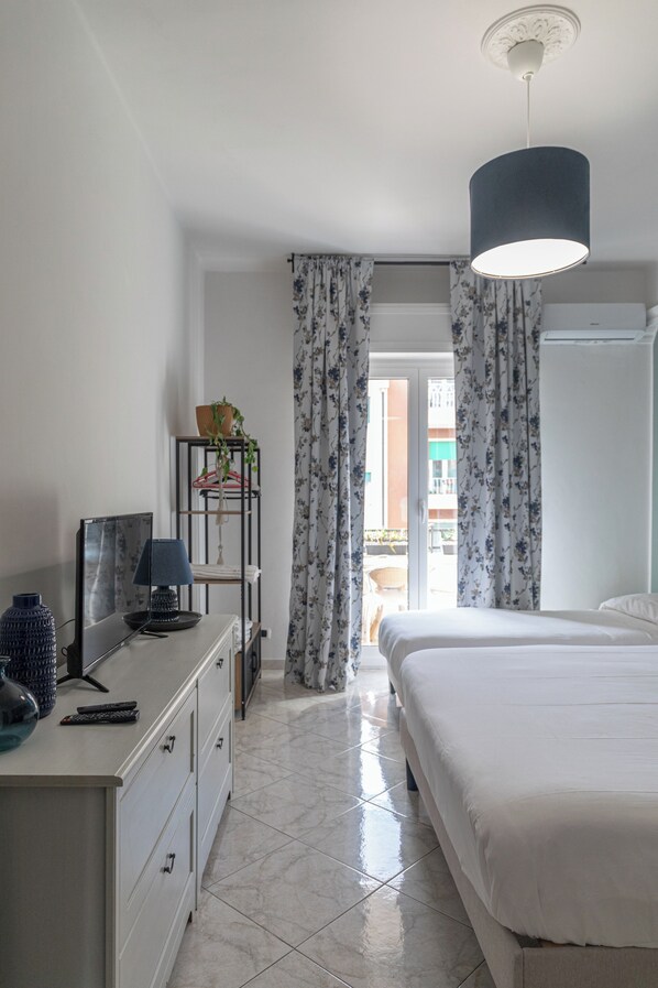 2 bedrooms, iron/ironing board, internet, bed sheets