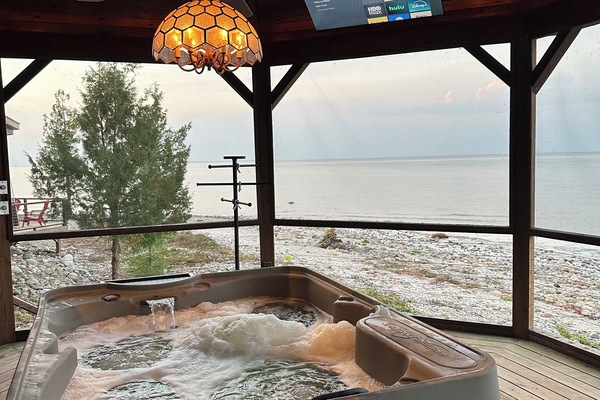 Indoor spa tub