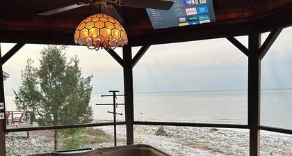 Gorgeous 6-bedroom house on Lake Huron featuring on-site rentals