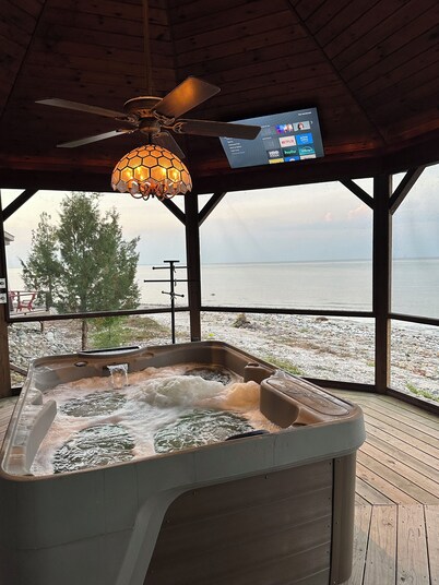 Gorgeous 6-bedroom house on Lake Huron featuring on-site rentals