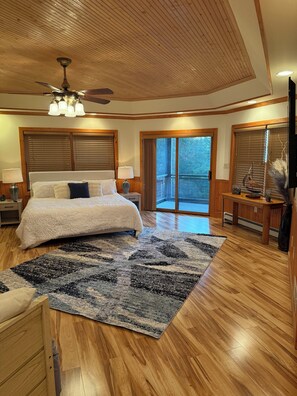 8 bedrooms, iron/ironing board, WiFi, bed sheets