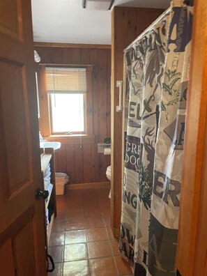 Interior - Charming 2-bedroom cottage in Keeseville with AC (Keeseville)