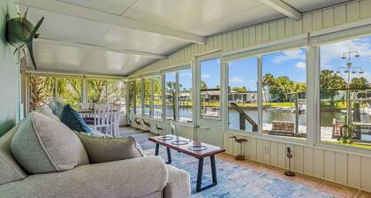 Canal-front home at Shell Point. Relax. Fish. Explore. Swim. Amazing Sunsets!