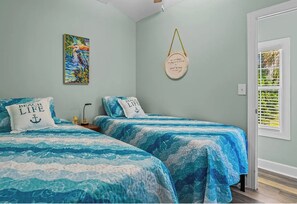 5 bedrooms, iron/ironing board, free WiFi, bed sheets - Canal-front home at Shell Point. Relax. Fish. Explore. Swim. Amazing Sunsets! (Crawfordville)