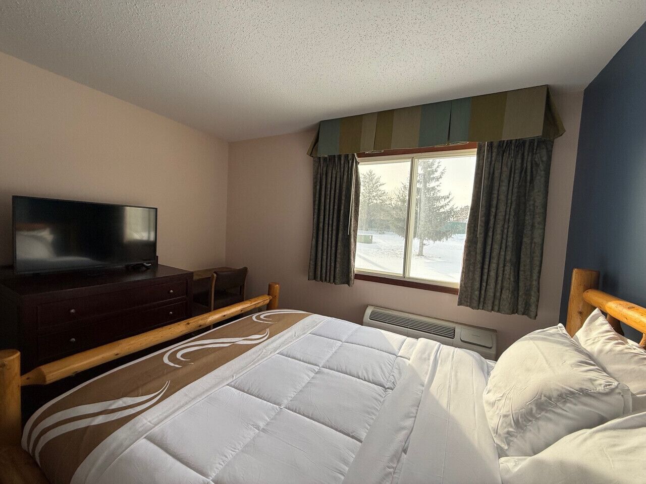 1 bedroom, desk, iron/ironing board, WiFi