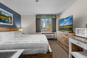 Desk, iron/ironing board, WiFi - Nisswa Hotel & Suites – Gull Lake King with Kitchenette (Nisswa)