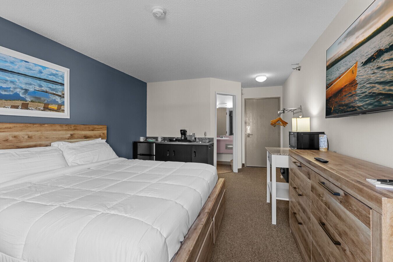 Desk, iron/ironing board, WiFi