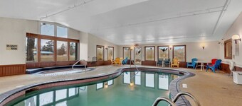 Nisswa Hotel & Suites Upper Gull Lake Single Queen · Kitchenette