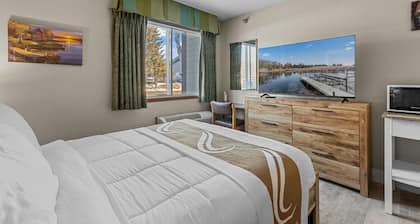 Nisswa Hotel & Suites Upper Gull Lake Single Queen · Kitchenette