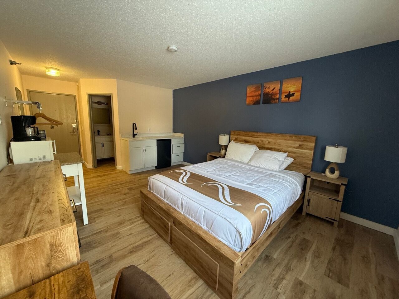 書桌、熨斗/熨衫板、可攜式嬰兒床、Wi-Fi