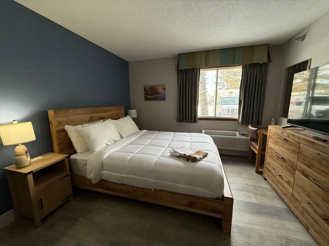 Desk, iron/ironing board, travel cot, WiFi