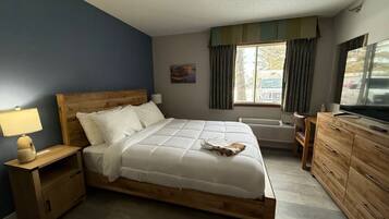 Desk, iron/ironing board, travel cot, WiFi