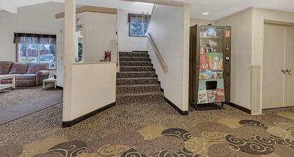 Nisswa Hotel & Suites – King Jacuzzi Suite #112