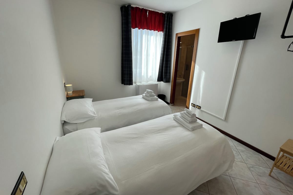 Room | Free WiFi