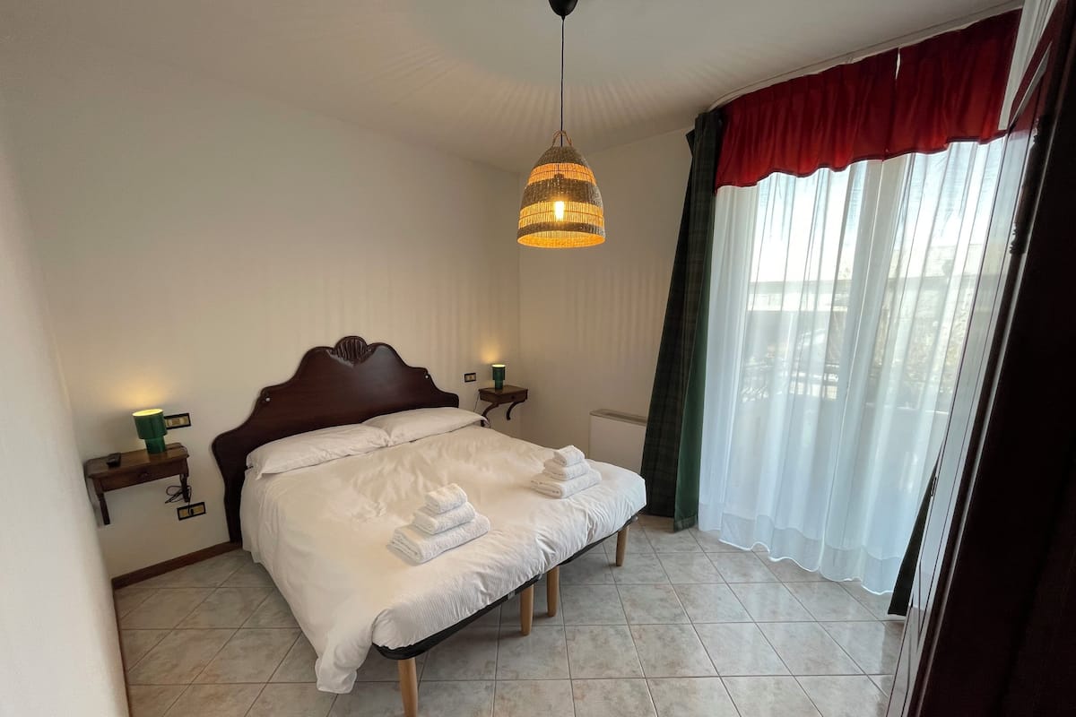 Room | WiFi (free)