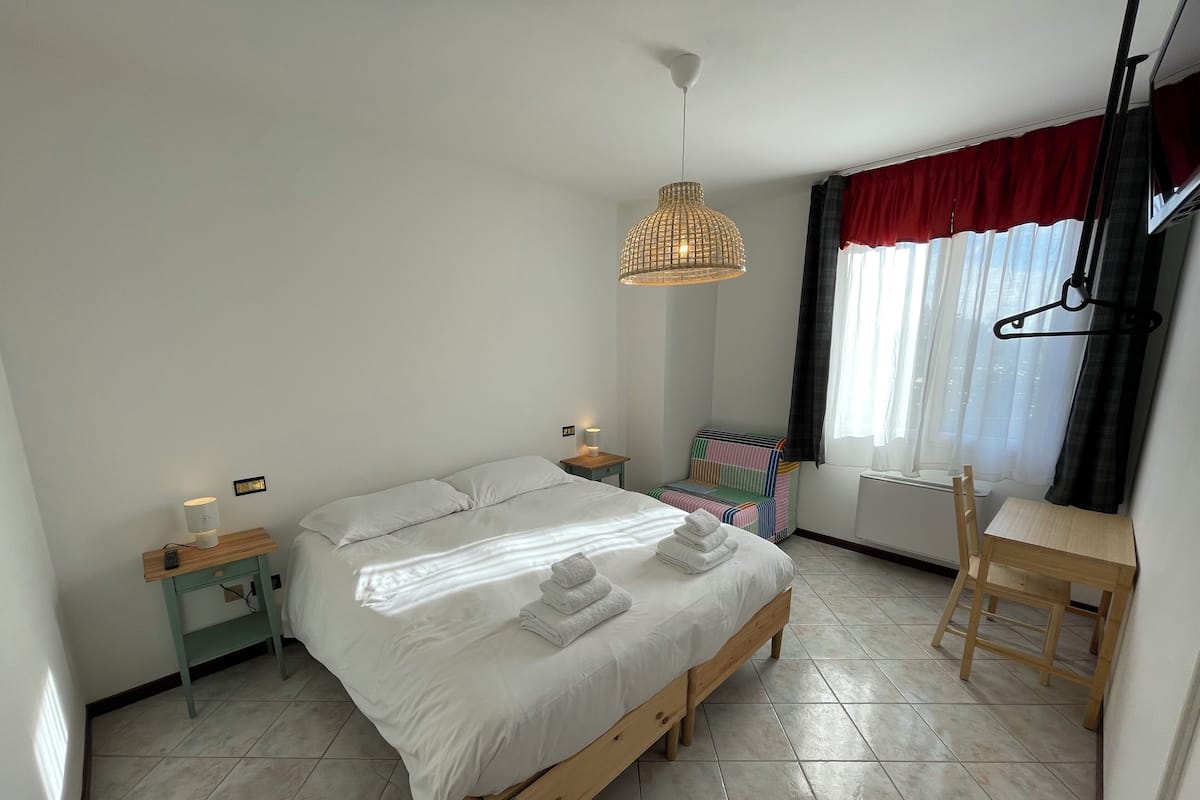 Room | WiFi (free)