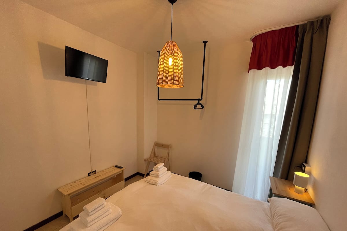 Room | WiFi (free)