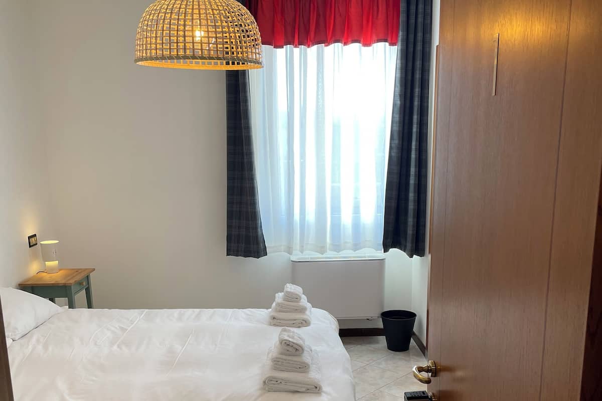 Room | WiFi (free)
