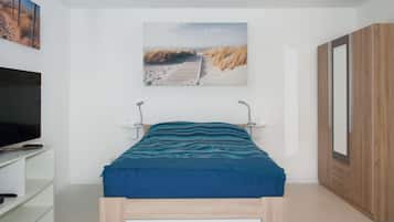 Tabla de planchar con plancha, wifi y ropa de cama