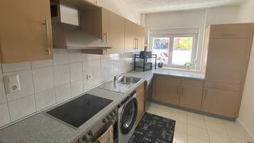 Mikrowelle, Ofen, Herdplatte, Geschirrspüler