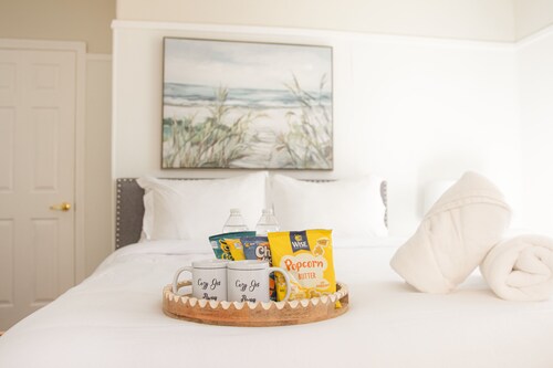 Charming & Cozy Stay Just Minutes from Boston