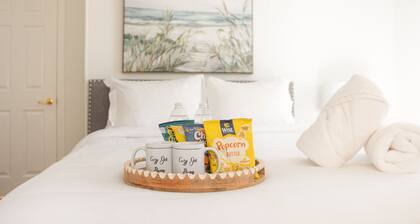 Charming & Cozy Stay Just Minutes from Boston