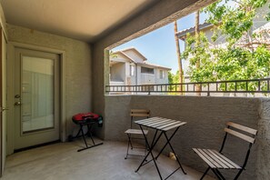 Outdoor dining - Resort Style Biltmore Condo (Phoenix)