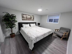 4 bedrooms, desk, iron/ironing board, free WiFi