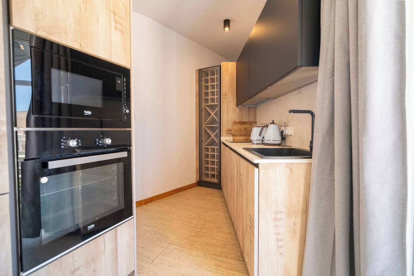 Microwave, oven, dishwasher, coffee/tea maker