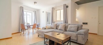 Sannat Penthouse Retreat Hot Tub & Outdoor Lounge