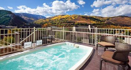 View the Fall foliage in this 1-bdrm villa w/kitch, sleeps 4 in lovely Avon, CO