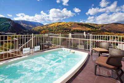 View the Fall foliage in this 1-bdrm villa w/kitch, sleeps 4 in lovely Avon, CO