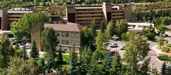 View the Fall foliage in this 1-bdrm villa w/kitch, sleeps 4 in lovely Avon, CO