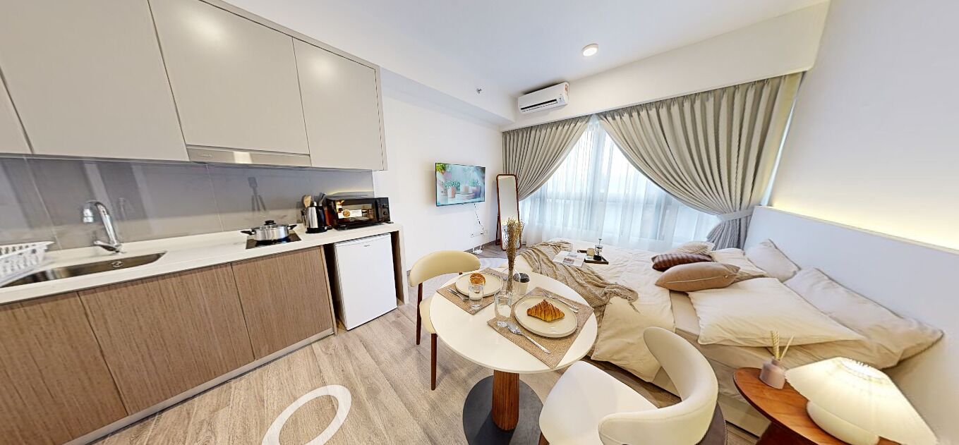 Family Double Room, City View | Desk, laptop workspace, blackout drapes, soundproofing