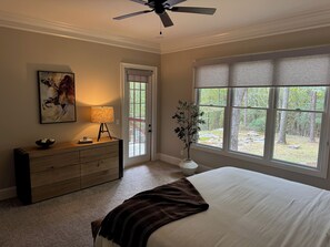 4 chambres, fer et planche à repasser, lit de bébé portatif, Wi-Fi