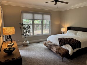 4 عدّة غرف نوم ومكواة/لوح كي وسرير سفر وواي فاي