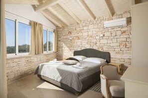 4 Schlafzimmer, Schreibtisch, Bügeleisen/Bügelbrett, Reisekinderbett