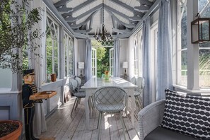 Nicht klassifiziertes Bild, 2 von 67, Schaltfläche