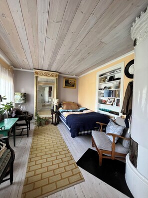 3 عدّة غرف نوم ومكواة/لوح كي وواي فاي وملاءات أسرّة