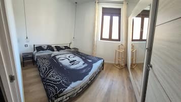 2 slaapkamers, een strijkplank/strijkijzer, gratis wifi, beddengoed