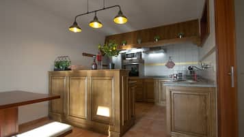 Microondas, horno, placa de cocina, lavavajillas