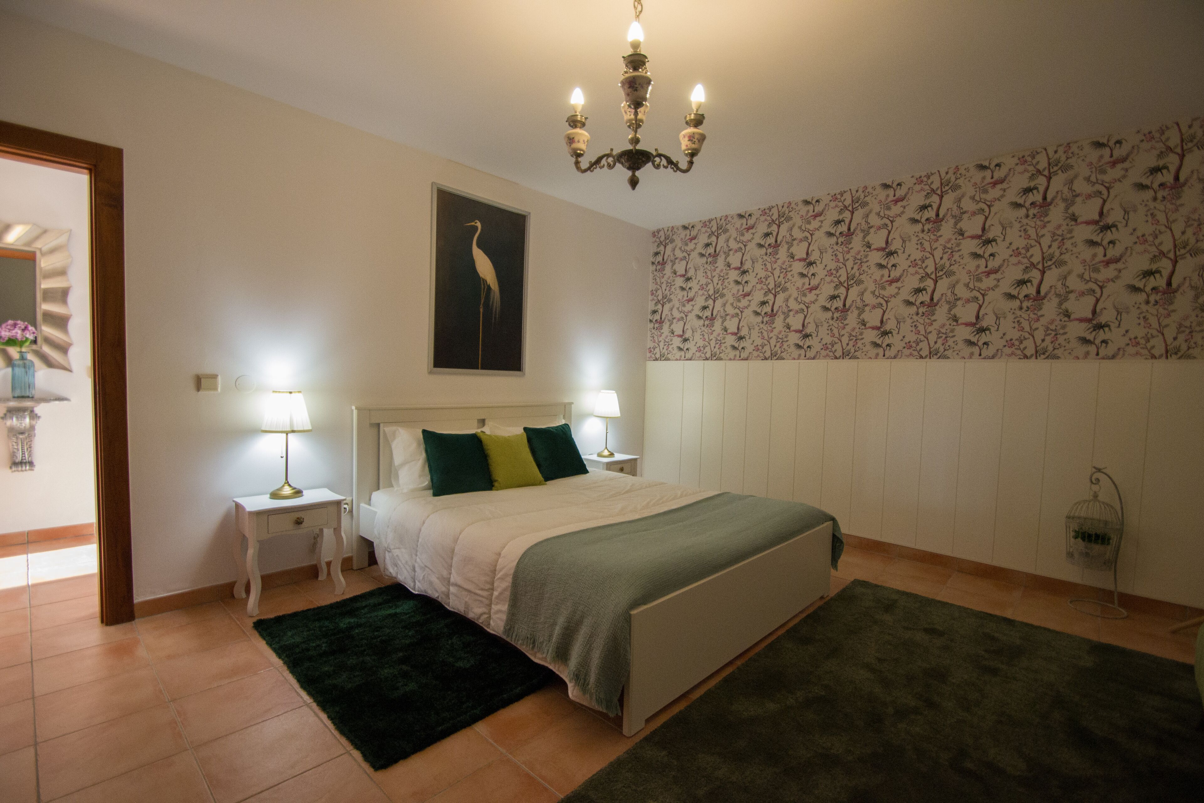 2 habitaciones, tabla de planchar con plancha, wifi y ropa de cama 