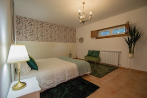 2 chambres, fer et planche à repasser, Wi-Fi, draps fournis