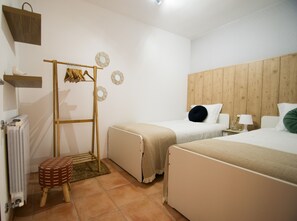 Iron/ironing board, WiFi, bed sheets, wheelchair access