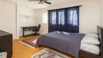 4 bedrooms, desk, iron/ironing board, free WiFi