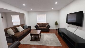 Smart TV, fireplace, stereo