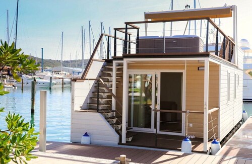 Houseboat Lavender with AC and Hot Tub in Portorož