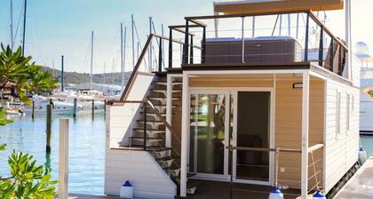 Houseboat Lavender with AC and Hot Tub in Portorož