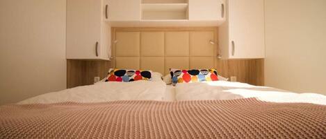 2 Schlafzimmer, Reisekinderbett, kostenloses WLAN, Bettwäsche